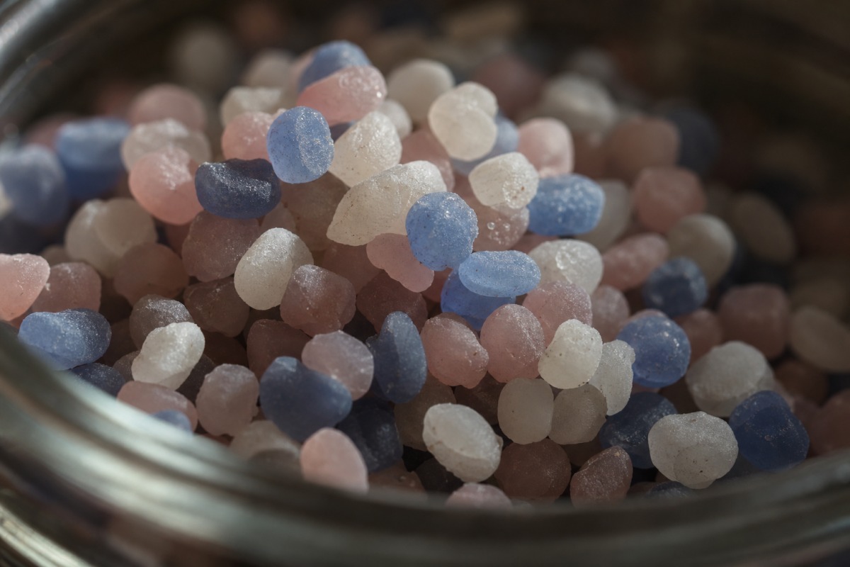 Close-up of scattered wax granules with air gaps between the individual grains.