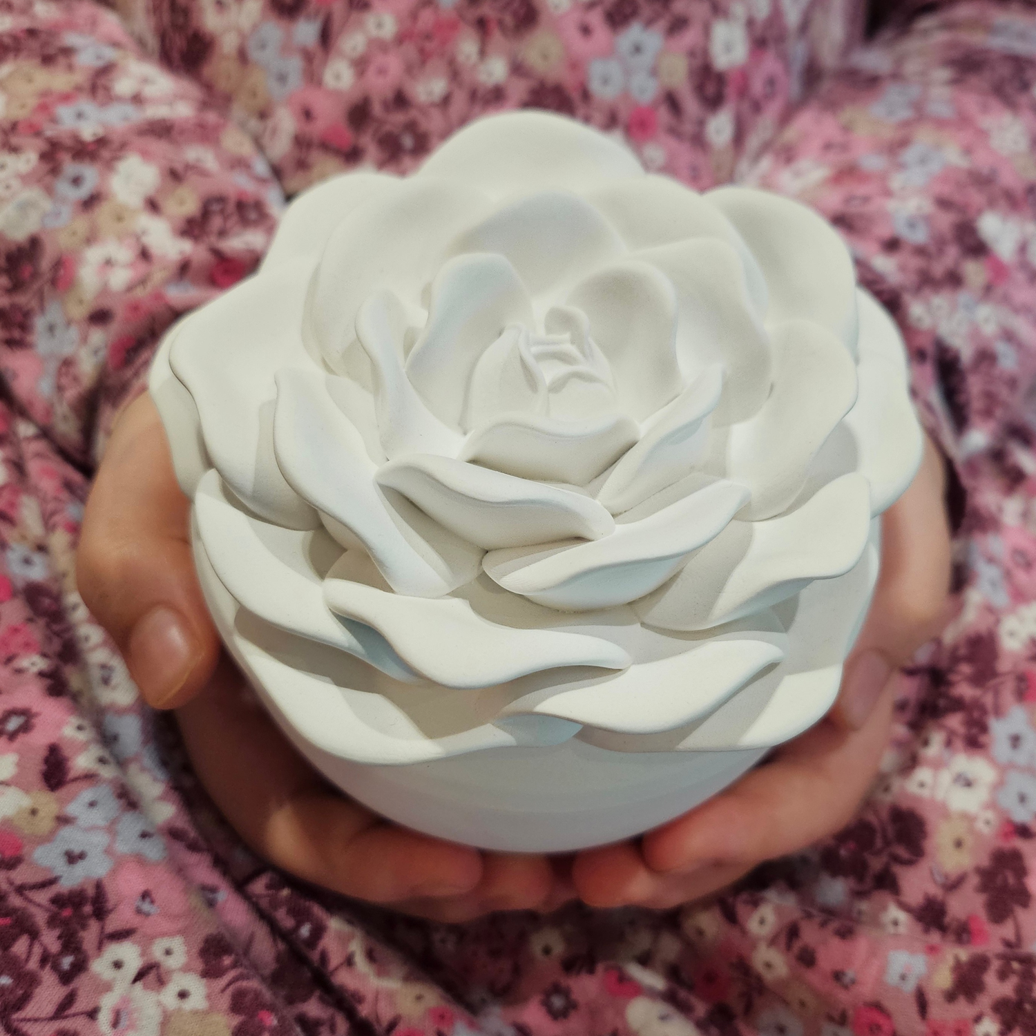Flower Candle - White/Lemongrass, Ginger