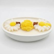 Honeyed Caress Candle - White / Yellow / Honey and Milk